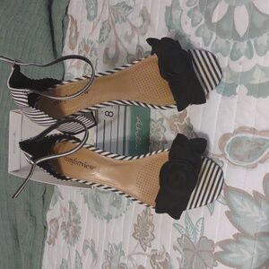 *Comfort view dress sandals*